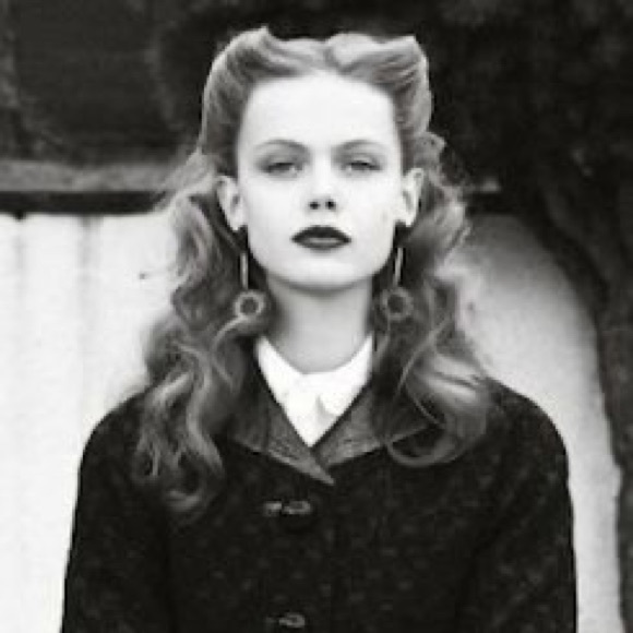 Meet your Posher, Liz - Picture 1 of 2